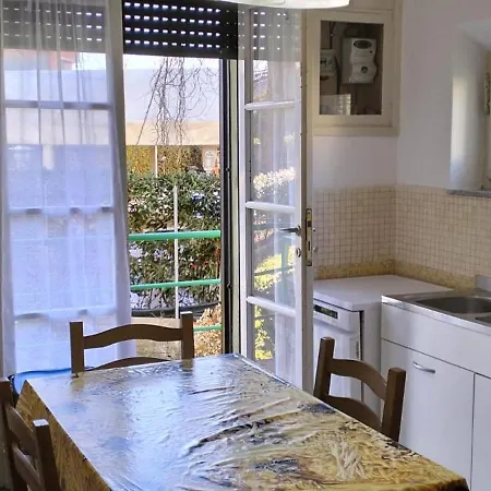 Eusepia, Di Fronte Di *