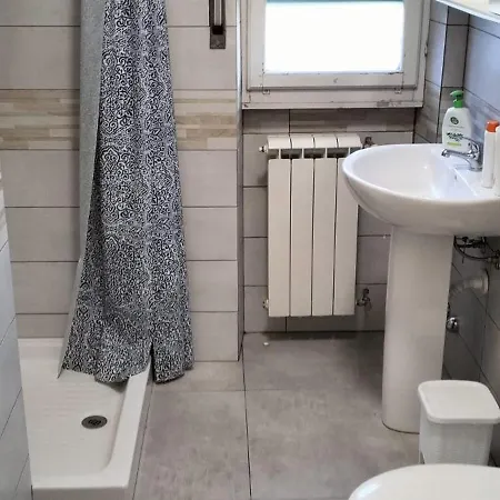 Eusepia, Di Fronte Di 公寓