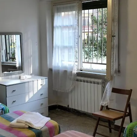 Eusepia, Di Fronte Di Appartamento Tirrenia