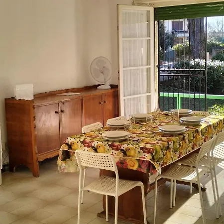 Eusepia, Di Fronte Di *