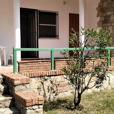 Eusepia, Di Fronte Di 公寓 *