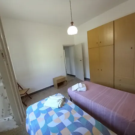 Eusepia, Di Fronte Di 公寓