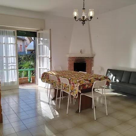 Eusepia, Di Fronte Di