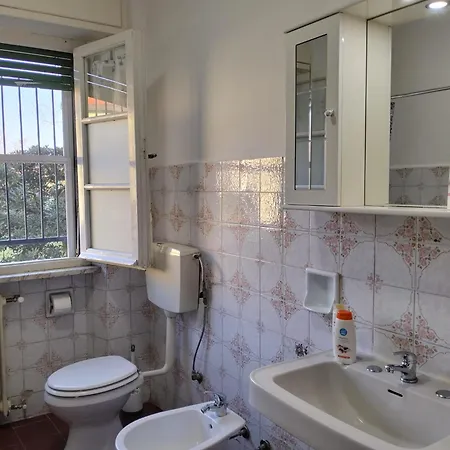 Eusepia, Di Fronte Di דירה *