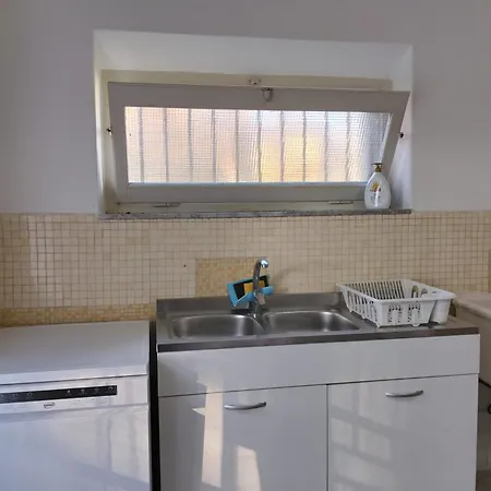 Eusepia, Di Fronte Di *