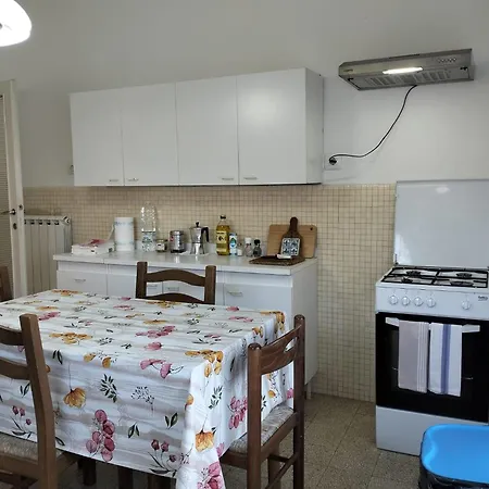 Eusepia, Di Fronte Di דירה טירניה