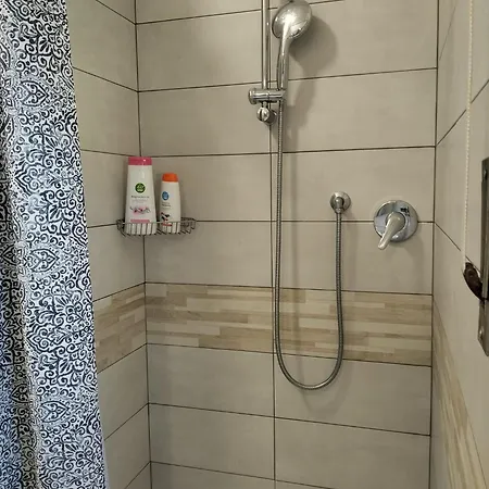 Eusepia, Di Fronte Di טירניה